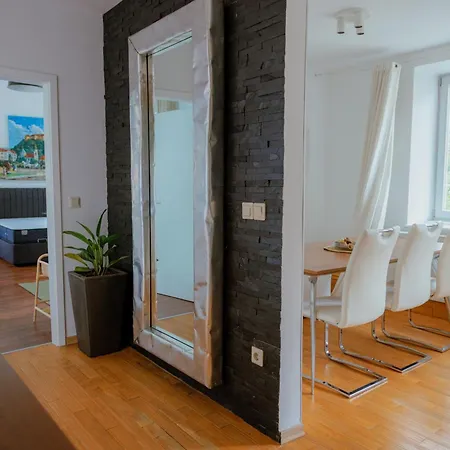 Bridge Apartment *