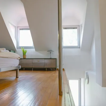 Bridge Apartment *