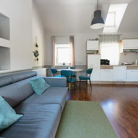 Bridge Apartment *